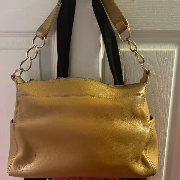 CHANEL Luxurious Black and White Dog Blanket - Picture 4 of 4